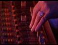 Asia Argento fait un striptease dans une boite pour hommes 